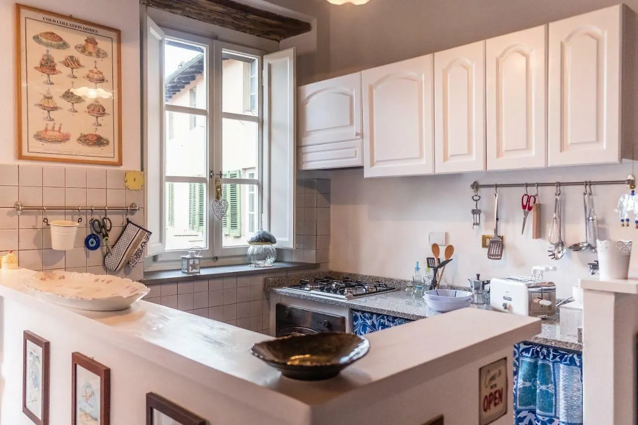Rise And Smile Charming Penthouse Apartment Lucca 0*,