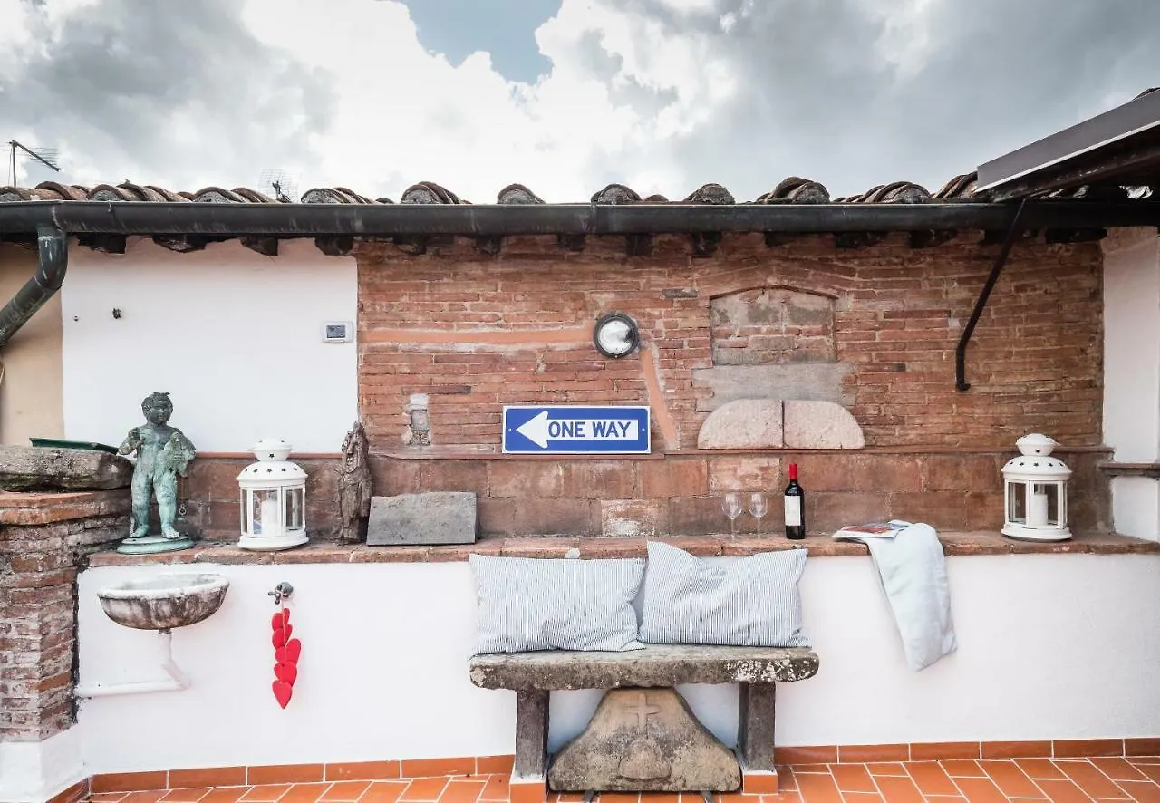 Rise And Smile Charming Penthouse Apartment Lucca